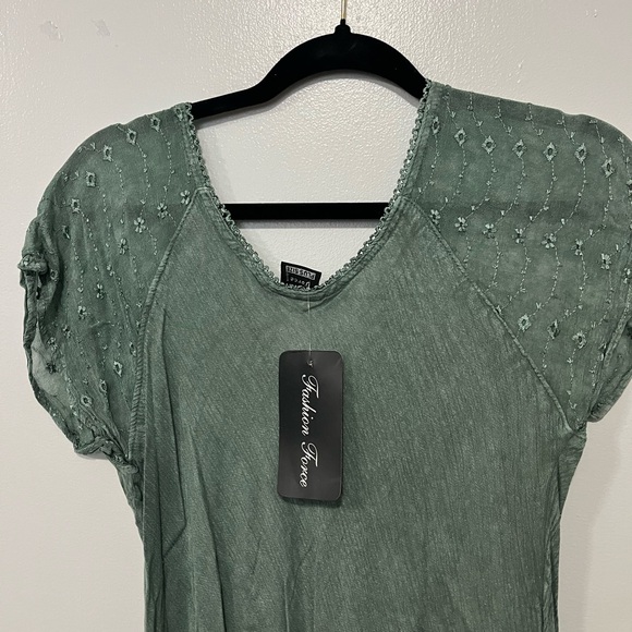 Green Dress - Picture 4 of 5